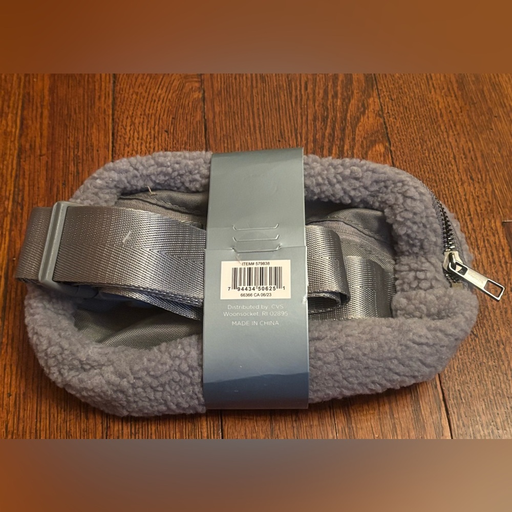 Wayland Square Teddy Belt Bag - Picture 3 of 3